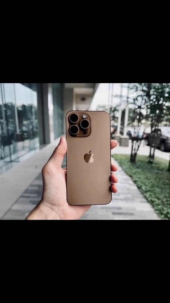 Apple iPhone 16 Pro Max (256 GB) - Natural Titanium ( Middle East Version )